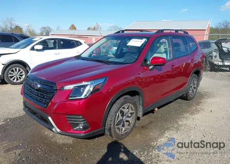 2024 Subaru Forester Premium z USA, uszkodzony, nr VIN JF2SKADC8RH433143